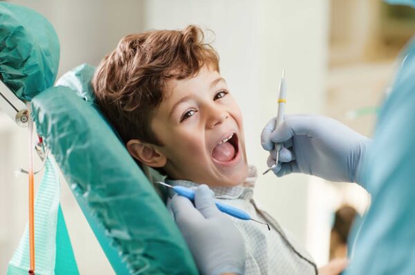 Renovación de AHCCCS y beneficios dentales No se pierda la cobertura para su hijo