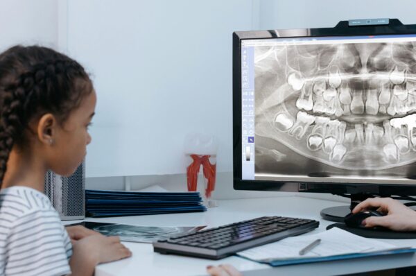 ¿Cubre Medicaid el seguro dental en Arizona?